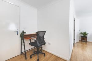 an office with a desk and a chair in a room at Spacious Wembley Flat Comfy Beds 2 Baths in London