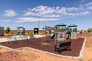 Area giochi per bambini di Delightful tiny home conveniently located
