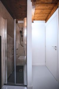 Baðherbergi á Pod, Sleep and Relax