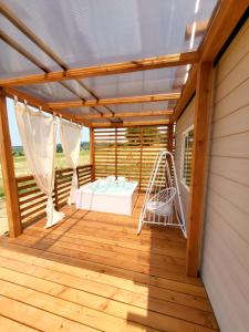 Balkón nebo terasa v ubytování VioVillas Agriturismo Glamping Arezzo