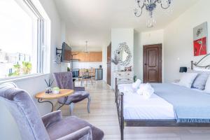 Posezení v ubytování Seaside Studio with View in the Heart of city