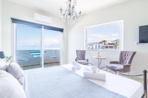 Posezení v ubytování Seaside Studio with View in the Heart of city
