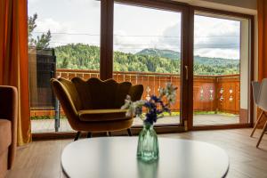 Výhľad na hory alebo výhľad na hory priamo z of the bed and breakfast