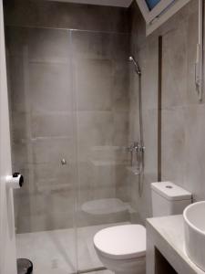 Et badeværelse på Lemon Tree 2 + 39 billeder