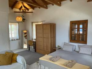 a bedroom with two beds and a desk in it at Bright Cozy Home with Terrace, Garden & Sea View in Neokhórion