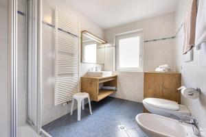 Koupelna v ubytování Apartments Woerndle + 37 fotografií