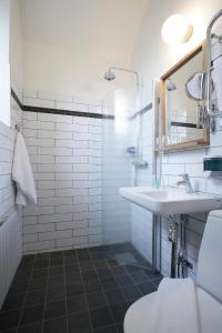 Kúpeľňa v ubytovaní STF Långholmen Hostel
