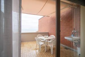 a room with a table and chairs and a sink at Casa Elena - Vista Mare e Parcheggio in San Vincenzo