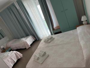 Voodi või voodid majutusasutuse Hotel Gin sul mare toas
