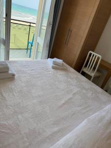 Voodi või voodid majutusasutuse Hotel Gin sul mare toas