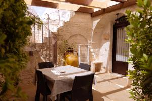 A seating area at Quei Trulli Divini