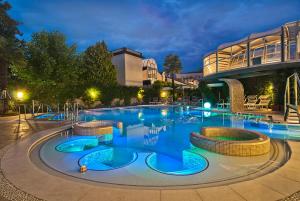 Bazén v ubytování Hotel Terme Formentin nebo v jeho okolí