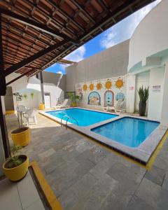 A piscina localizada em Hotel 5 Sóis ou nos arredores