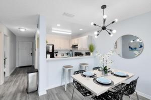 Gallery image of Oasis 220 - Cosmic Getaway in Titusville +24 photos