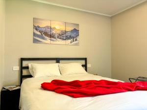 Llit o llits en una habitació de SkiNest - Private Garden Mountain Escape