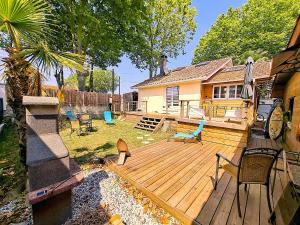 a wooden deck with chairs and a house at Le Surf Spot Capbreton in Capbreton