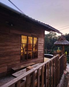 Bangunan di mana terletaknya rumah percutian +8 gambar