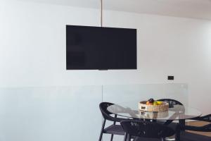 TV a/nebo společenská místnost v ubytování Kay lava