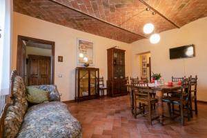 a living room with a table and a couch at Casa Vacanze Villa Maria in Anghiari