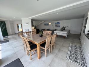 a dining room and living room with a table and chairs at La Villa des Lauriers in La Flotte