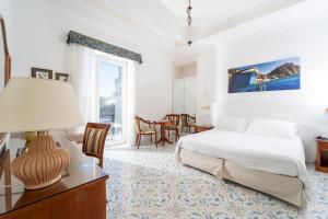 a bedroom with a bed and a table and chairs at Hotel Bellavista in Anacapri