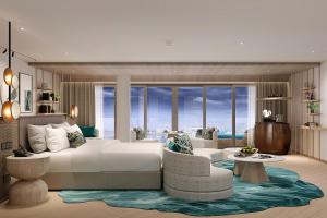 een slaapkamer met een groot bed en een woonkamer bij Pattaya Marriott Resort and Spa in Jomtien Beach