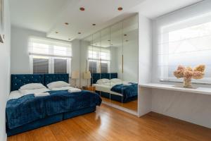 Ένα ή περισσότερα κρεβάτια σε δωμάτιο στο Apartament All Saint's - blisko Chojnik, ogród, miejsce na rowery, ogrodzony dla zwierząt
