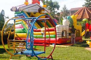 Herní místnost nebo prostor pro děti v ubytování Nesa Resort Kampala