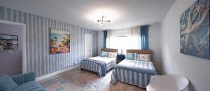 a small bedroom with a bed and a chair at Villa Ft Lauderdale XL Pool, playground, BBQ, beach, Family Paradise in Fort Lauderdale