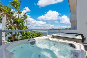 a jacuzzi tub with a view of the ocean at Bella Surf Inn in Isabela