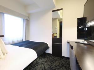 a hotel room with a bed and a desk at APA Hotel Akihabara Ekimae in Tokyo +37 photos