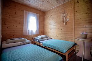 Postel nebo postele na pokoji v ubytování Domki Bena Dziwnówek