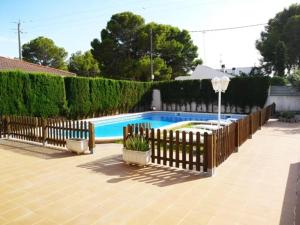 Bazén v ubytování Villa avec piscine privée et proche de la plage, idéale pour familles et amis - Costa Dorada, Espagne - ES-221-6 nebo v jeho okolí