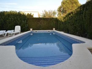 Bazén v ubytovaní Villa Xato en la Costa Dorada: Relájate en una Casa con Piscina Privada y Cerca de la Playa - ES-221-14 alebo v jeho blízkosti