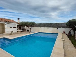 Fotografia z galérie ubytovania Villa en Bord de Mer avec Piscine Privée et Jardin à L'Ametlla de Mar, Costa Dorada - ES-221-1 v destinácii L'Ametlla de Mar