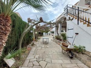 Fotografia z galérie ubytovania Villa en Bord de Mer avec Piscine Privée et Jardin à L'Ametlla de Mar, Costa Dorada - ES-221-1 v destinácii L'Ametlla de Mar