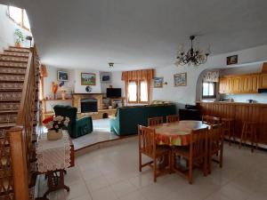 Fotografia z galérie ubytovania Villa en Bord de Mer avec Piscine Privée et Jardin à L'Ametlla de Mar, Costa Dorada - ES-221-1 v destinácii L'Ametlla de Mar