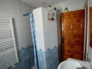Fotografia z galérie ubytovania Villa en Bord de Mer avec Piscine Privée et Jardin à L'Ametlla de Mar, Costa Dorada - ES-221-1 v destinácii L'Ametlla de Mar