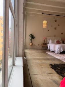 Postel nebo postele na pokoji v ubytování Loft in Downtown Los Angeles + 29 fotografií