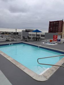 Bazén v ubytování Loft in Downtown Los Angeles nebo v jeho okolí