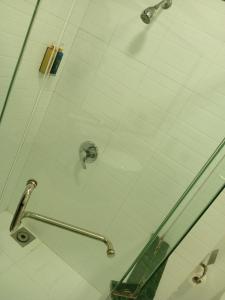 Ένα μπάνιο στο Dubai guest house