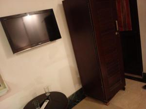 Μια τηλεόραση ή/και κέντρο ψυχαγωγίας στο Dubai guest house