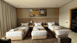 Postel nebo postele na pokoji v ubytování Luxury hotel
