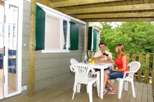 Un balcón o terraza de Camping Siena Colleverde