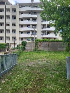 an apartment building with a yard in front of it at Buongiorno Vicenza! in Vicenza