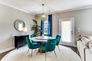 Foto sihtkohas Dothan asuva majutusasutuse 4 Mi to Dtwn Stylish Home with Large Yard in Dothan galeriist