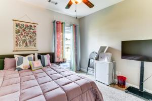Foto sihtkohas Dothan asuva majutusasutuse 4 Mi to Dtwn Stylish Home with Large Yard in Dothan galeriist