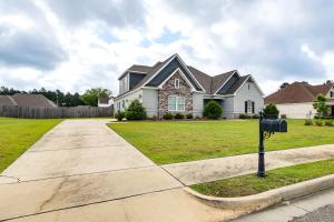 Foto sihtkohas Dothan asuva majutusasutuse 4 Mi to Dtwn Stylish Home with Large Yard in Dothan galeriist
