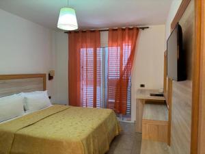 Postel nebo postele na pokoji v ubytování Grand Resort by Greccia Dhermi Prime