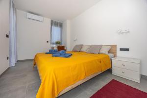 Ένα ή περισσότερα κρεβάτια σε δωμάτιο στο Aromas Suits Dramalj